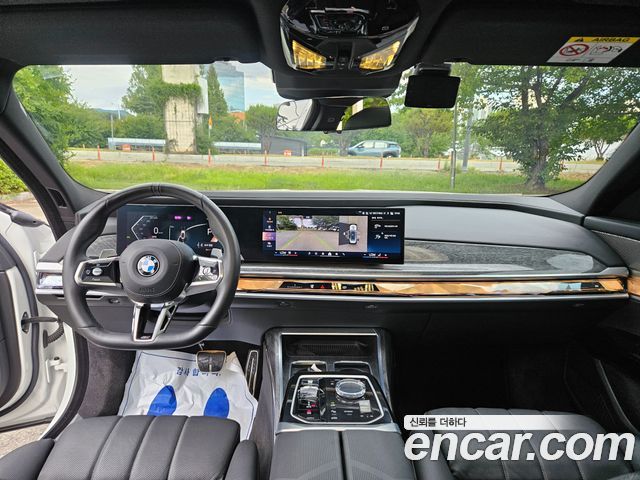 BMW 7-Series 2024 — photo 10