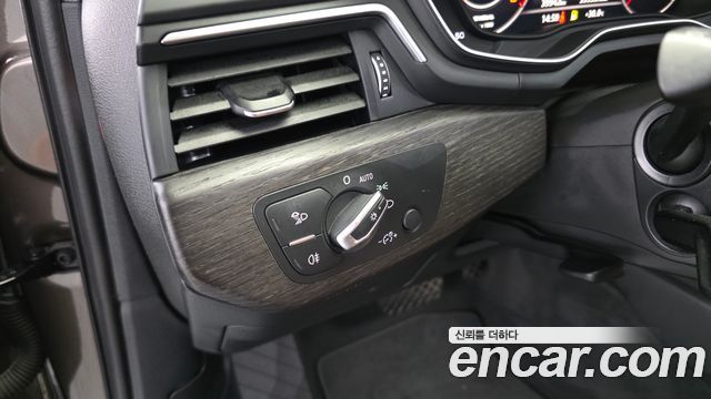 Audi A4 2018 — photo 24
