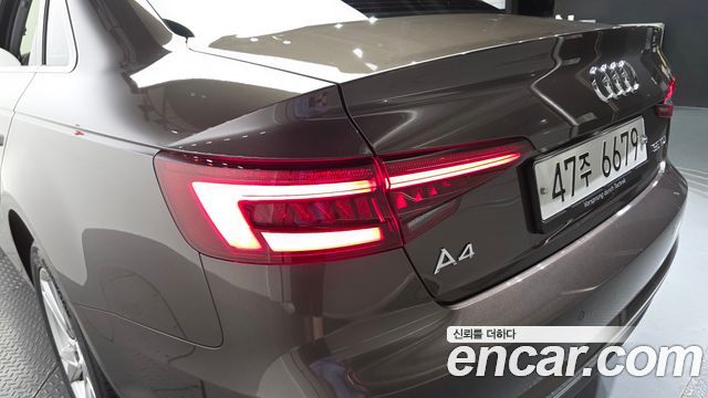 Audi A4 2018 — photo 9