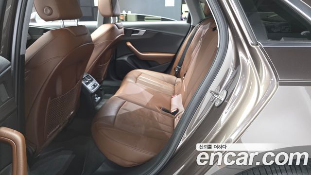 Audi A4 2018 — photo 16