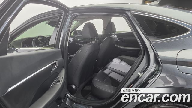 Hyundai Sonata 2022 — photo 17