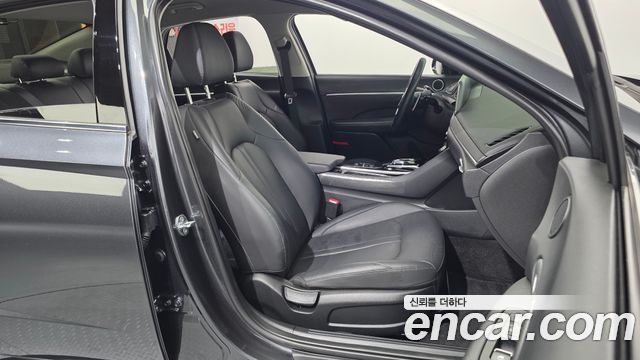 Hyundai Sonata 2022 — photo 16