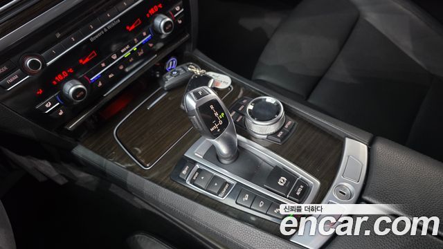 BMW 7-Series 2013 — photo 9