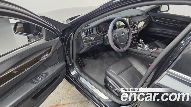 BMW 7-Series 2013 — photo 10
