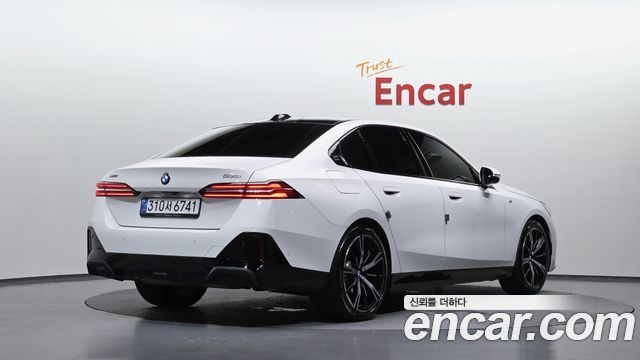 BMW 5-Series 2025 — photo 2