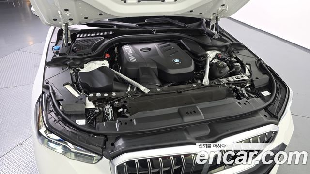 BMW 5-Series 2025 — photo 6