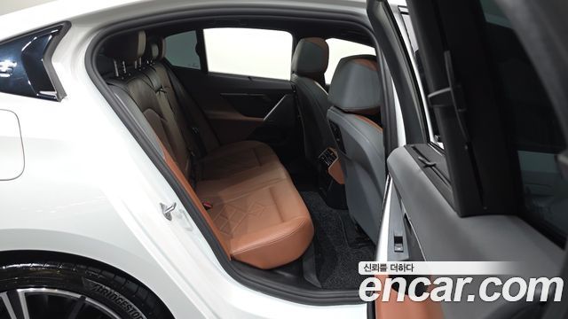 BMW 5-Series 2025 — photo 18