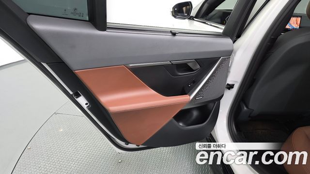 BMW 5-Series 2025 — photo 15