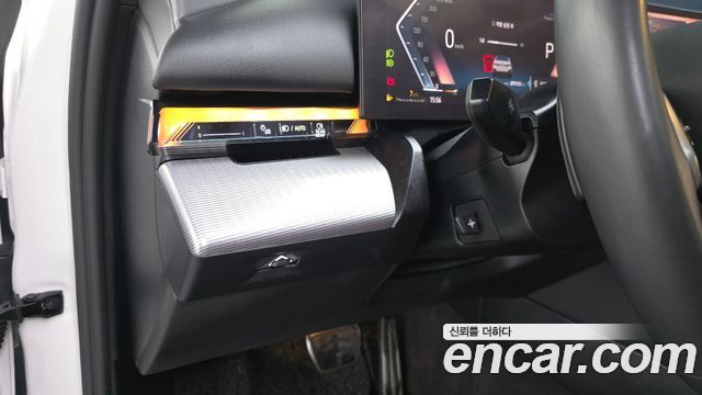 BMW 5-Series 2025 — photo 28