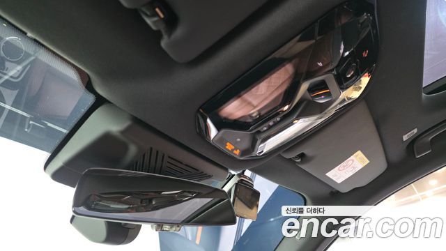 BMW 5-Series 2025 — photo 32