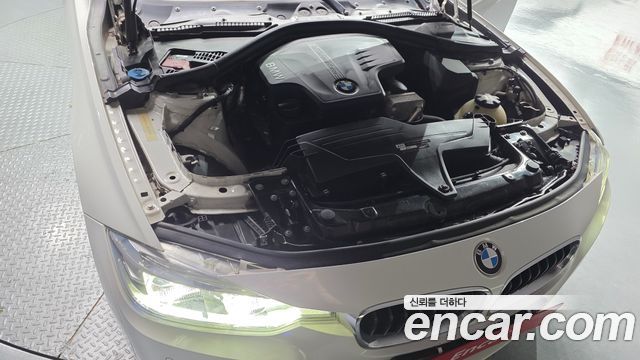 BMW 3-Series 2018 — photo 6