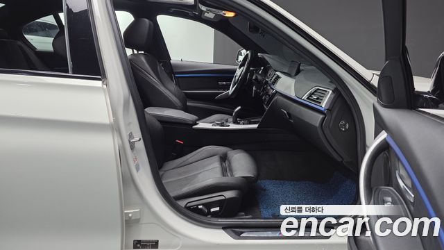 BMW 3-Series 2018 — photo 11