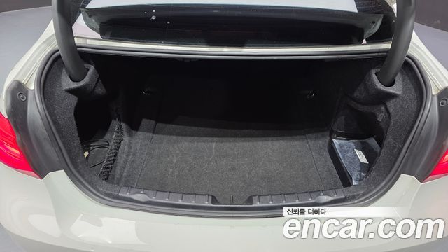 BMW 3-Series 2018 — photo 18