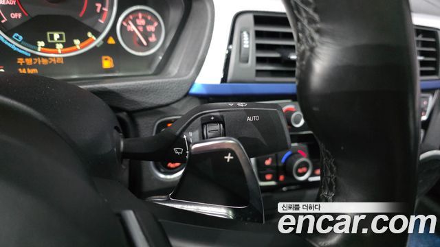 BMW 3-Series 2018 — photo 20