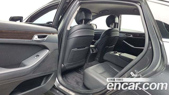 Genesis G80 2017 — photo 11