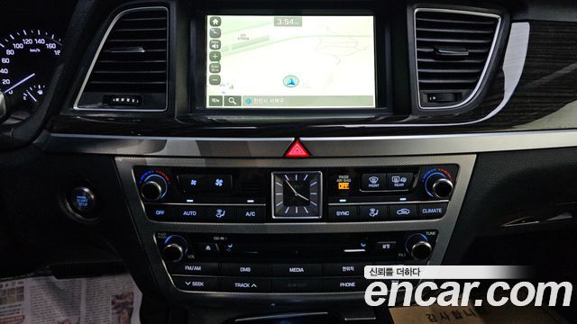 Genesis G80 2017 — photo 16