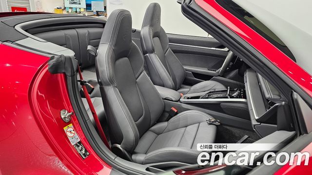 Porsche 911 2021 — photo 18