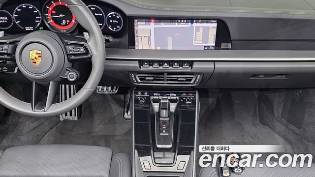 Porsche 911 2021 — photo 20