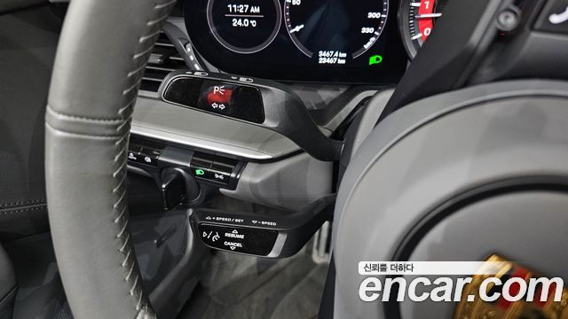 Porsche 911 2021 — photo 27