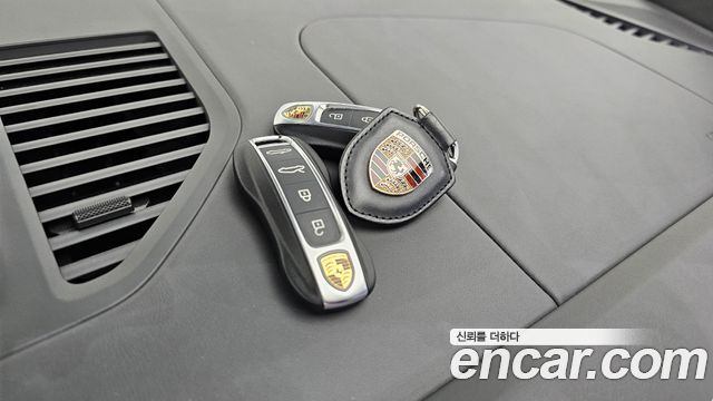 Porsche 911 2021 — photo 29