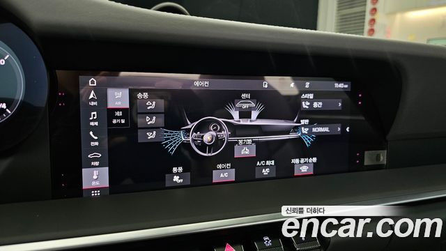 Porsche 911 2021 — photo 32