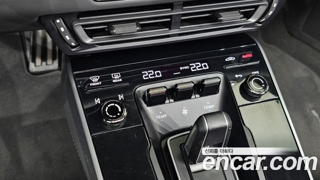 Porsche 911 2021 — photo 33