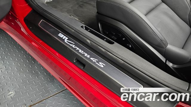 Porsche 911 2021 — photo 35