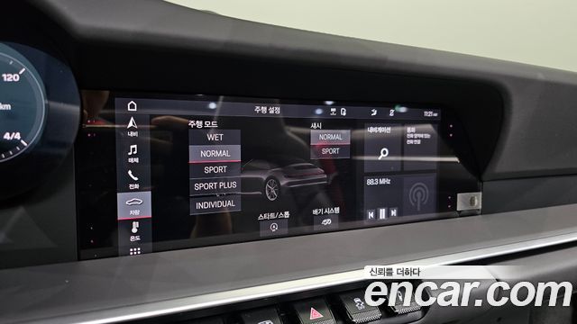 Porsche 911 2021 — photo 37