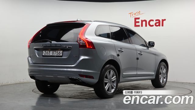 Volvo XC60 2017 — photo 2