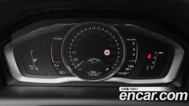 Volvo XC60 2017 — photo 8