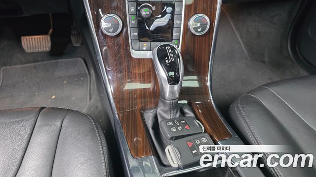 Volvo XC60 2017 — photo 9