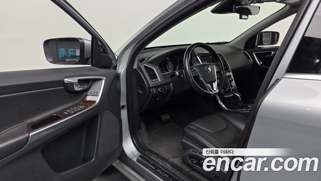 Volvo XC60 2017 — photo 10