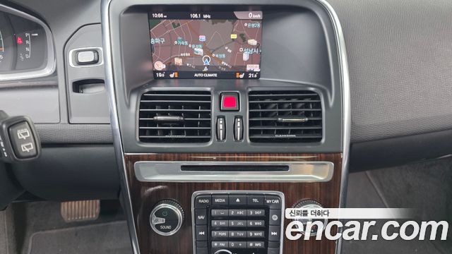 Volvo XC60 2017 — photo 14