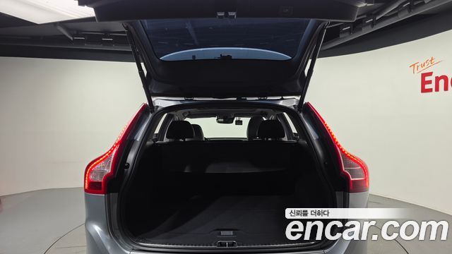 Volvo XC60 2017 — photo 20