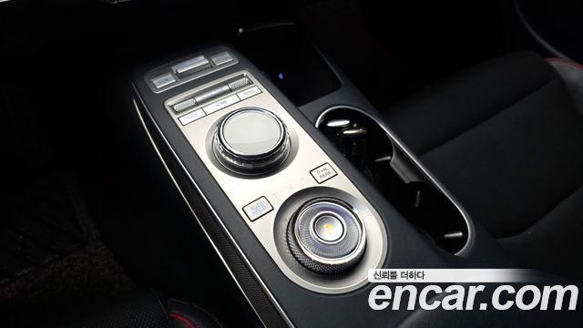 Genesis GV70 2021 — photo 12