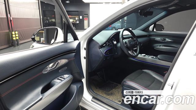 Genesis GV70 2021 — photo 13