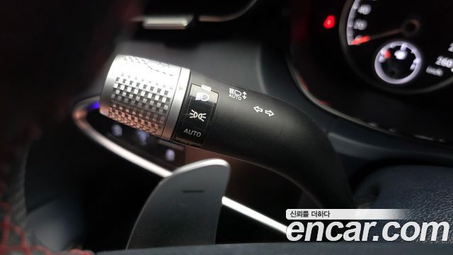 Genesis GV70 2021 — photo 28