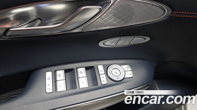 Genesis GV70 2021 — photo 30