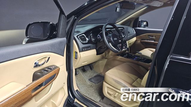 Kia Canival 2018 — photo 10