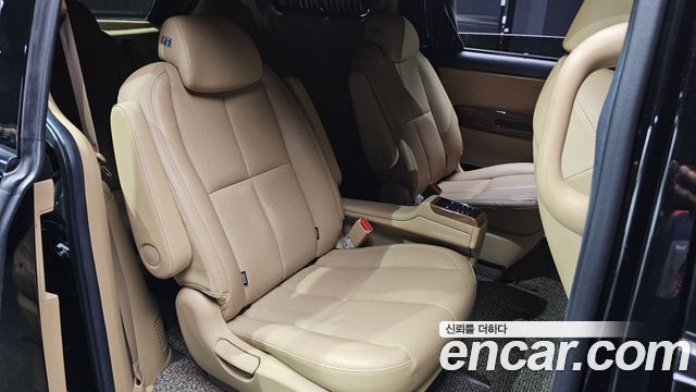 Kia Canival 2018 — photo 11