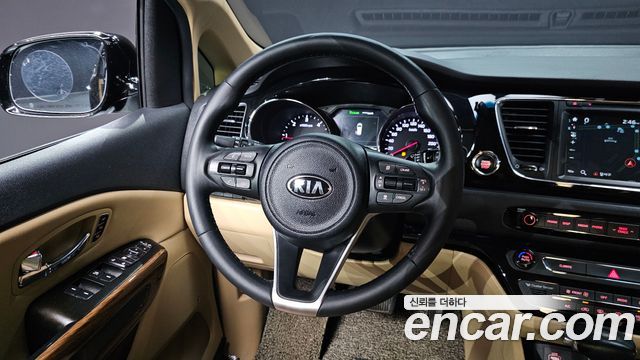 Kia Canival 2018 — photo 14