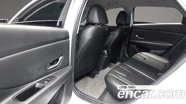 Hyundai AVANTE 2022 — photo 11