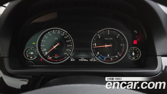 BMW 5-Series 2013 — photo 11