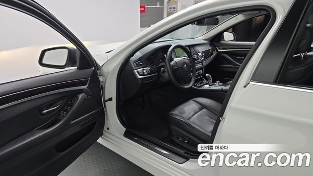 BMW 5-Series 2013 — photo 13