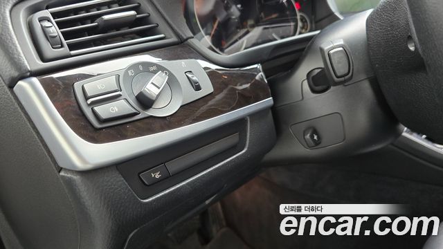 BMW 5-Series 2013 — photo 24