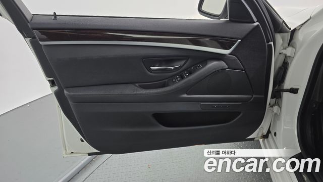 BMW 5-Series 2013 — photo 14