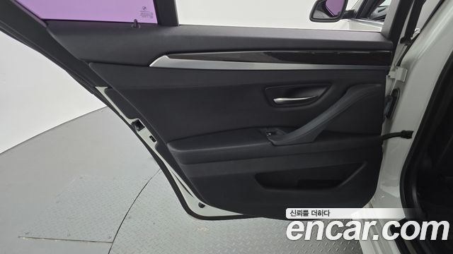 BMW 5-Series 2013 — photo 15