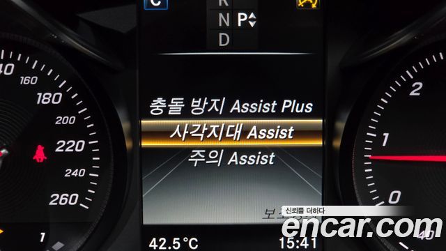 Mercedes-Benz GLC-Class 2017 — photo 16