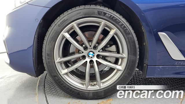 BMW 5-Series 2018 — photo 5