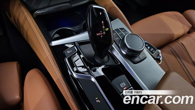 BMW 5-Series 2018 — photo 9